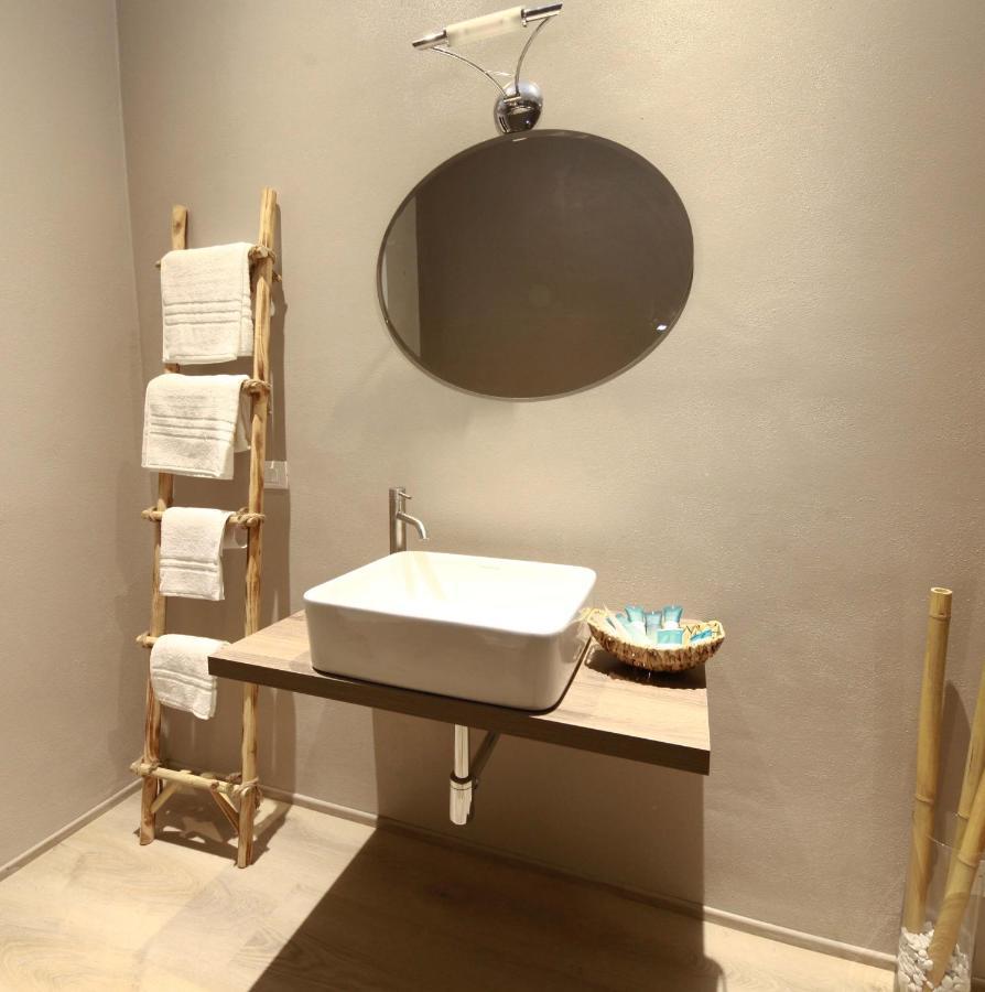 Acquachiara Iseo Deluxe Bed & Breakfast Iseo Center With Garden And Parking Inside Foresteria Exterior foto